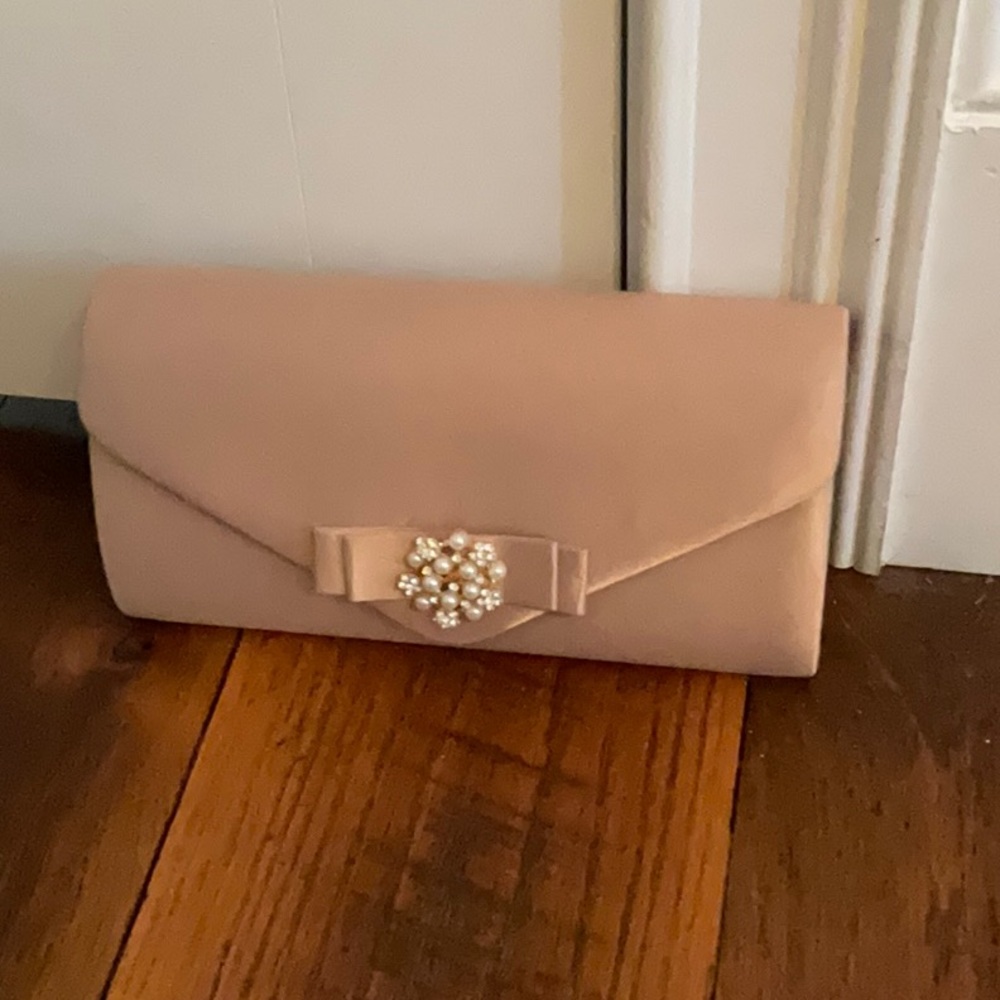 Cream Clutch with Elegant Envelope Design and Decorative Closure